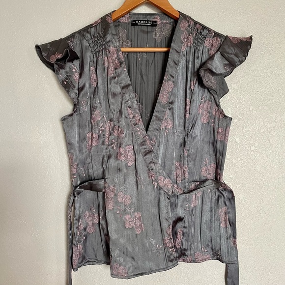 Rampage - Gray Pink Floral Short Sleeve Wrap Top - Size M - Picture 5 of 9